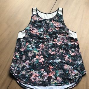 LIKE NEW Lululemon sculpt tank (6)